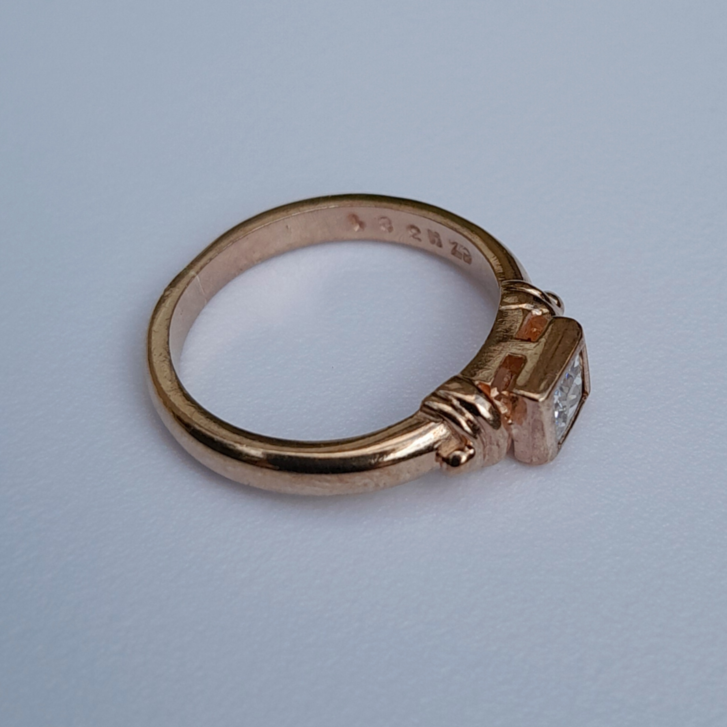 *SOLD* Women's 9ct yellow gold cube bolt beautiful 1diamond ring size US 6.5 / U.K N 3.73g 