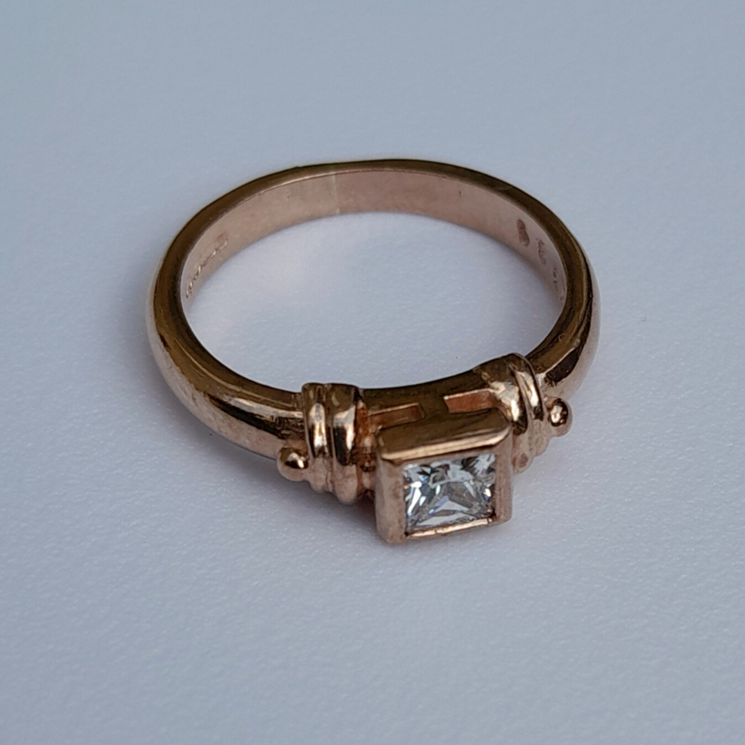 *SOLD* Women's 9ct yellow gold cube bolt beautiful 1diamond ring size US 6.5 / U.K N 3.73g 