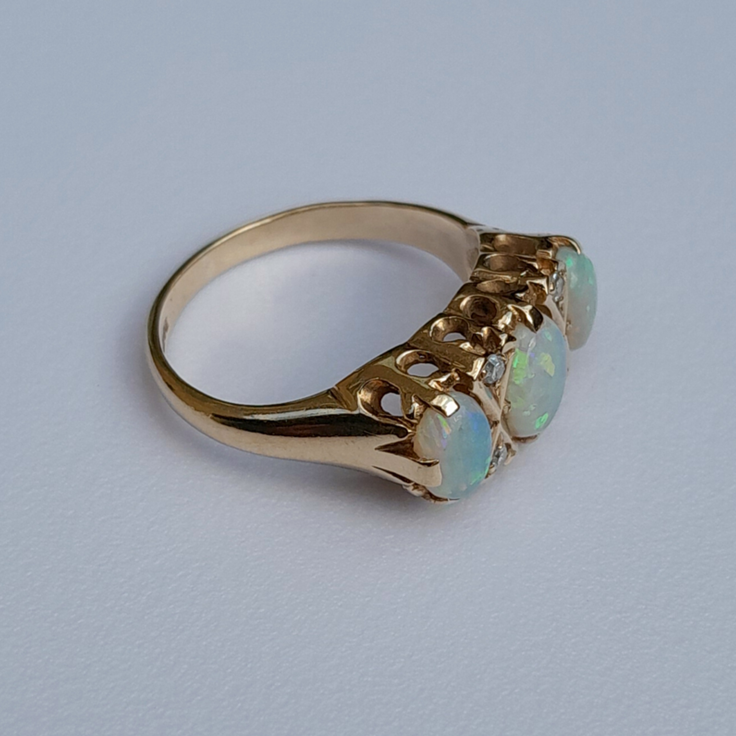 Women's 9ct yellow gold with 3 multi coloured opal & 4 diamonds ring size U.S 6 / U.K M 3.30g 