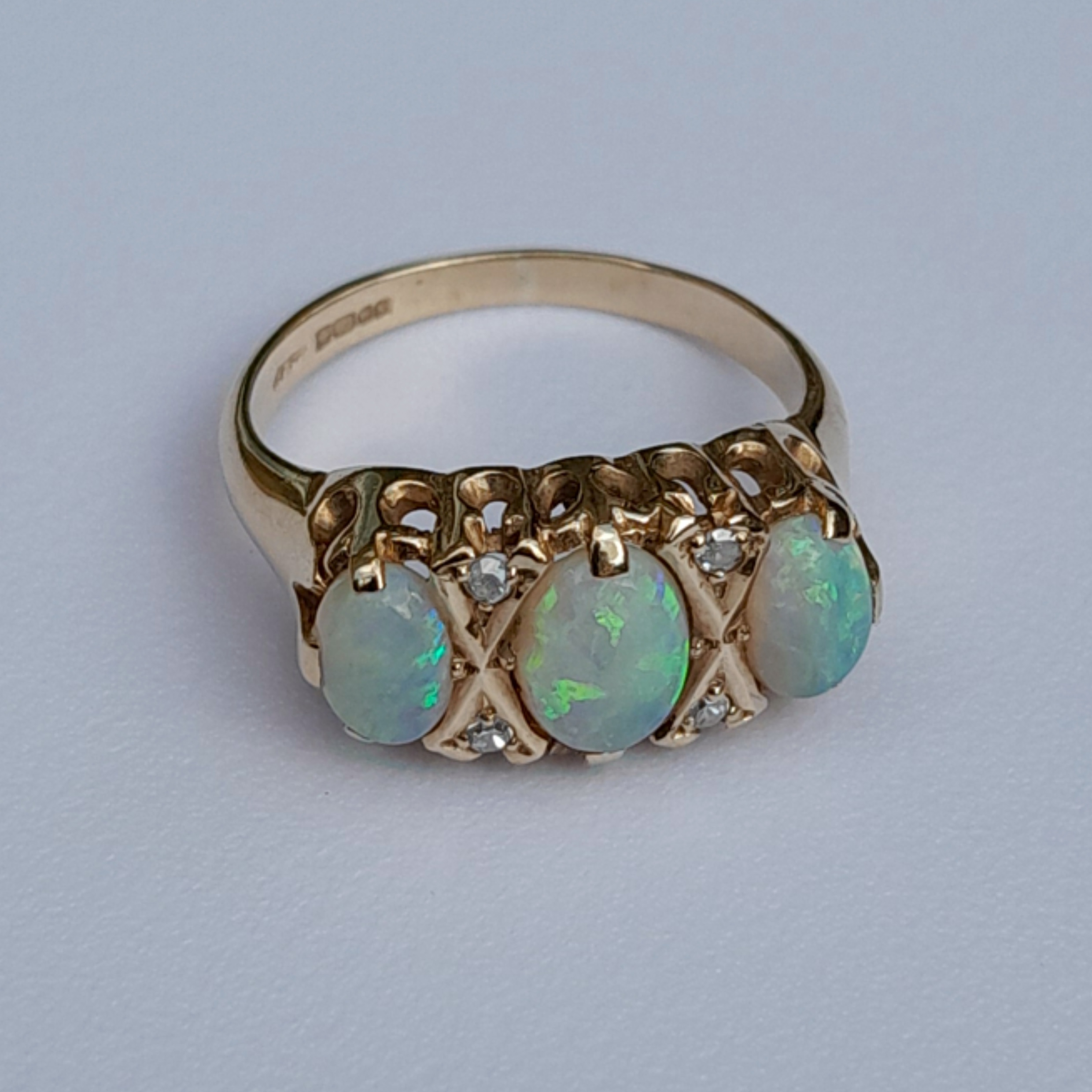 Women's 9ct yellow gold with 3 multi coloured opal & 4 diamonds ring size U.S 6 / U.K M 3.30g 