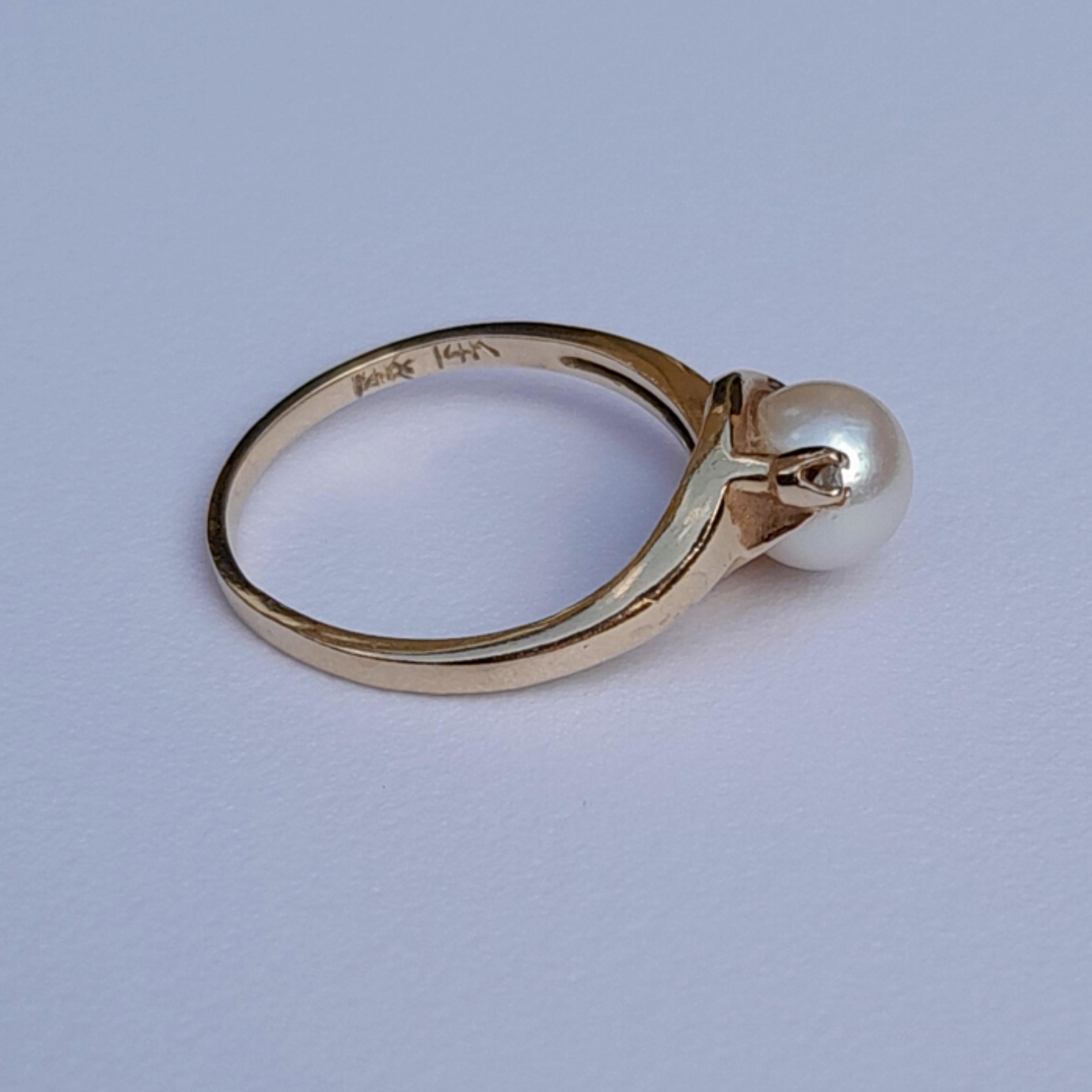 Women's 14ct handcrafted yellow gold with 1 beautiful Opal & 1 diamond  ring US 6 / U.K M 2.23g