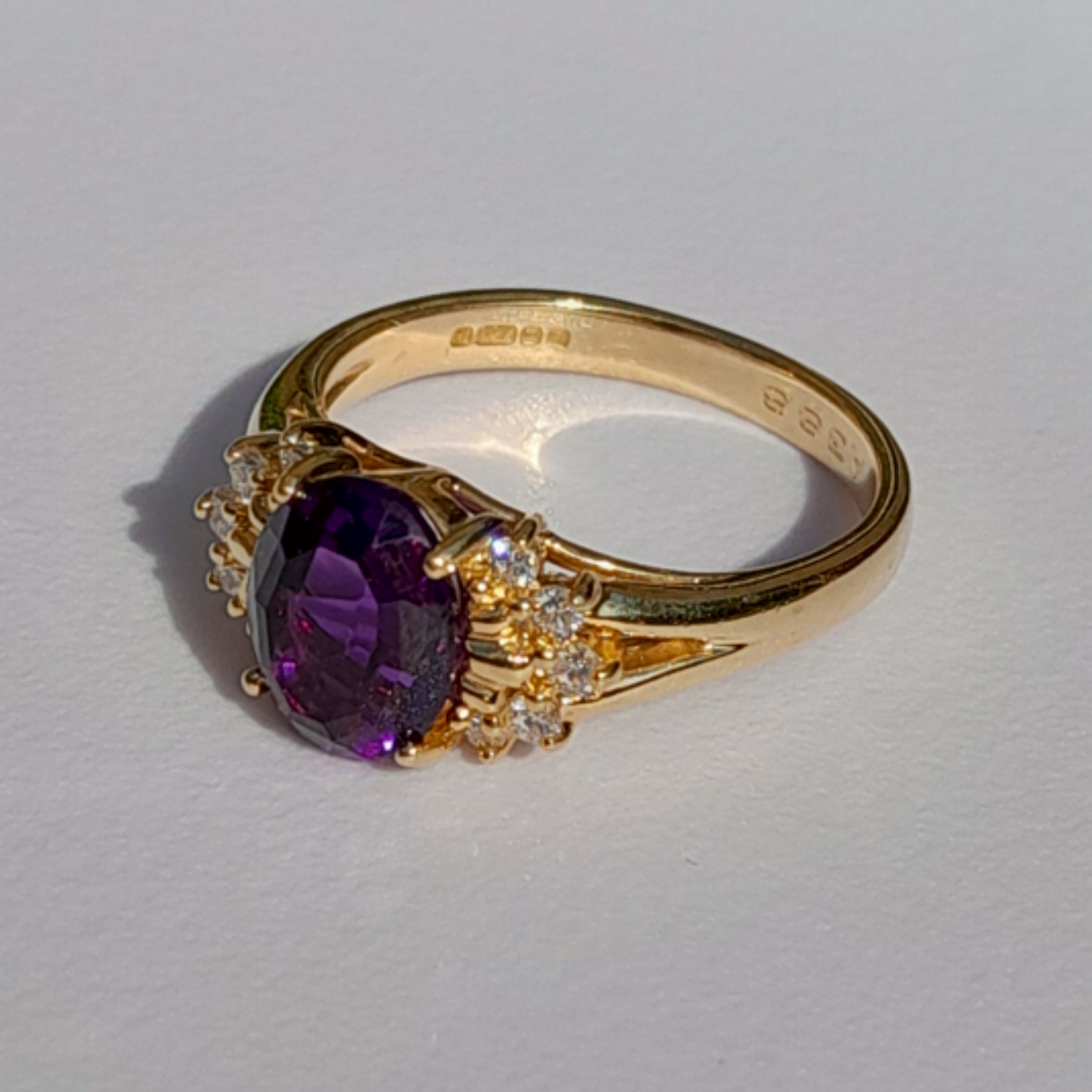  Women's 18ct yellow gold with 1 purple Amethyst +10 diamonds  US 7.5 / U.K P 4.95g 