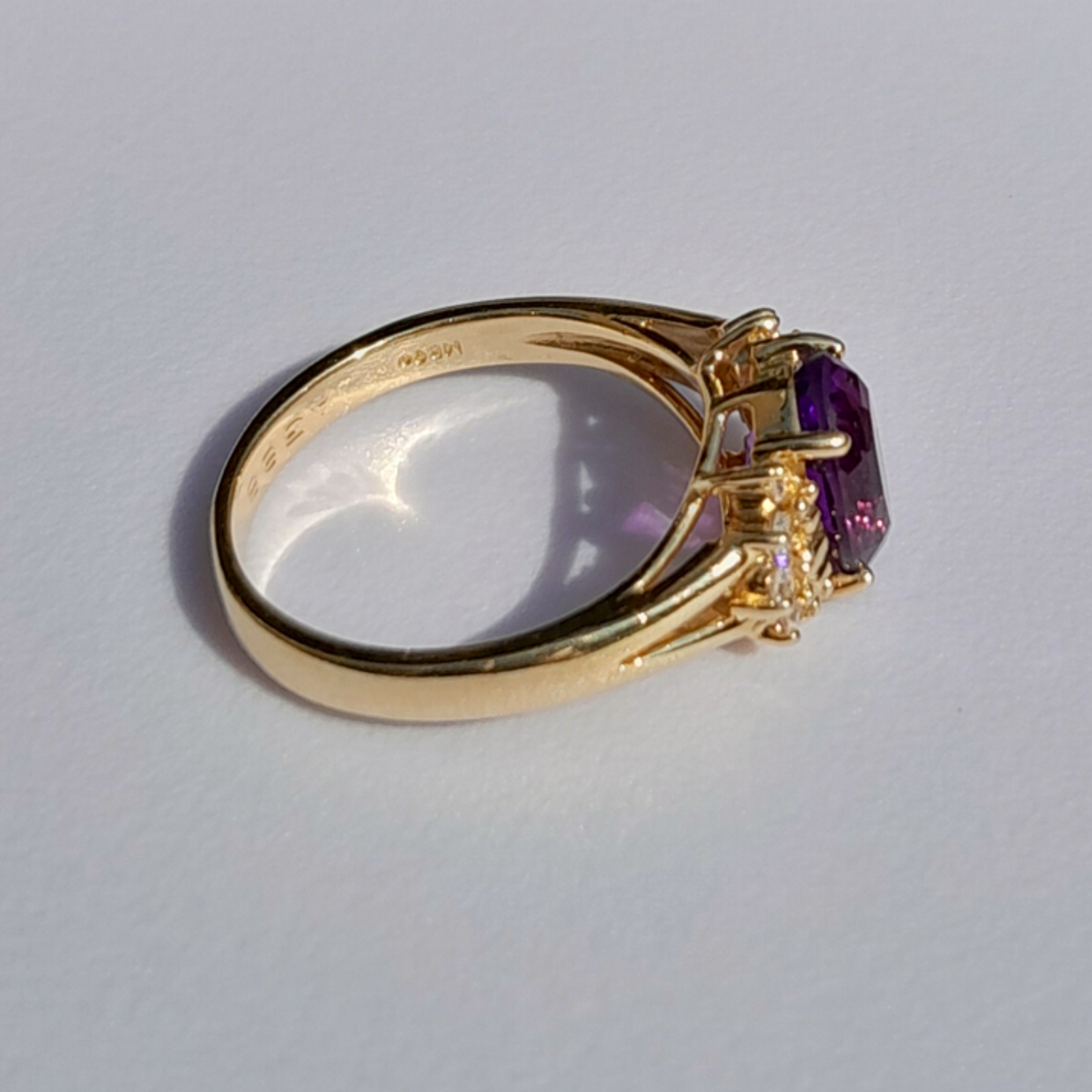  Women's 18ct yellow gold with 1 purple Amethyst +10 diamonds  US 7.5 / U.K P 4.95g 