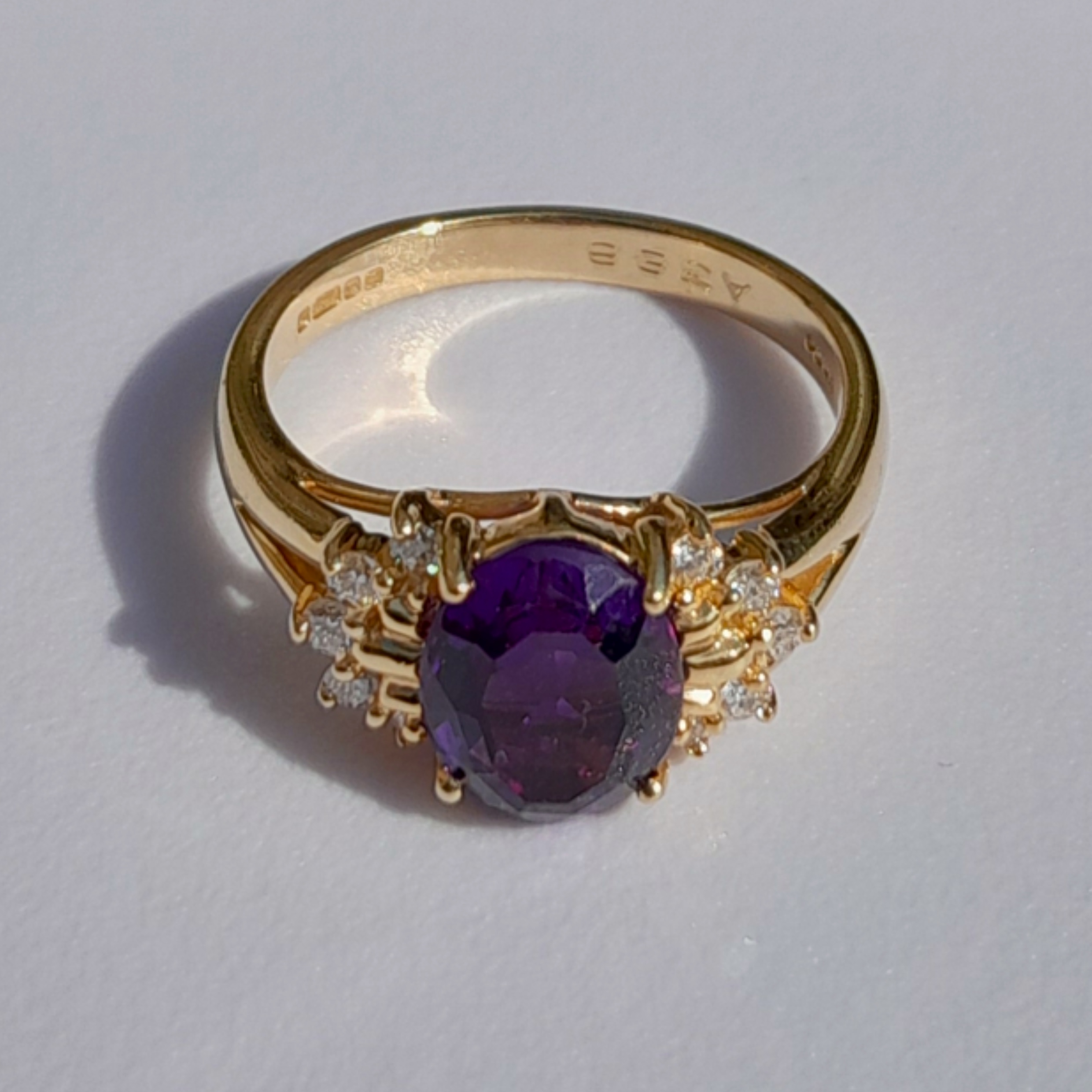  Women's 18ct yellow gold with 1 purple Amethyst +10 diamonds  US 7.5 / U.K P 4.95g 