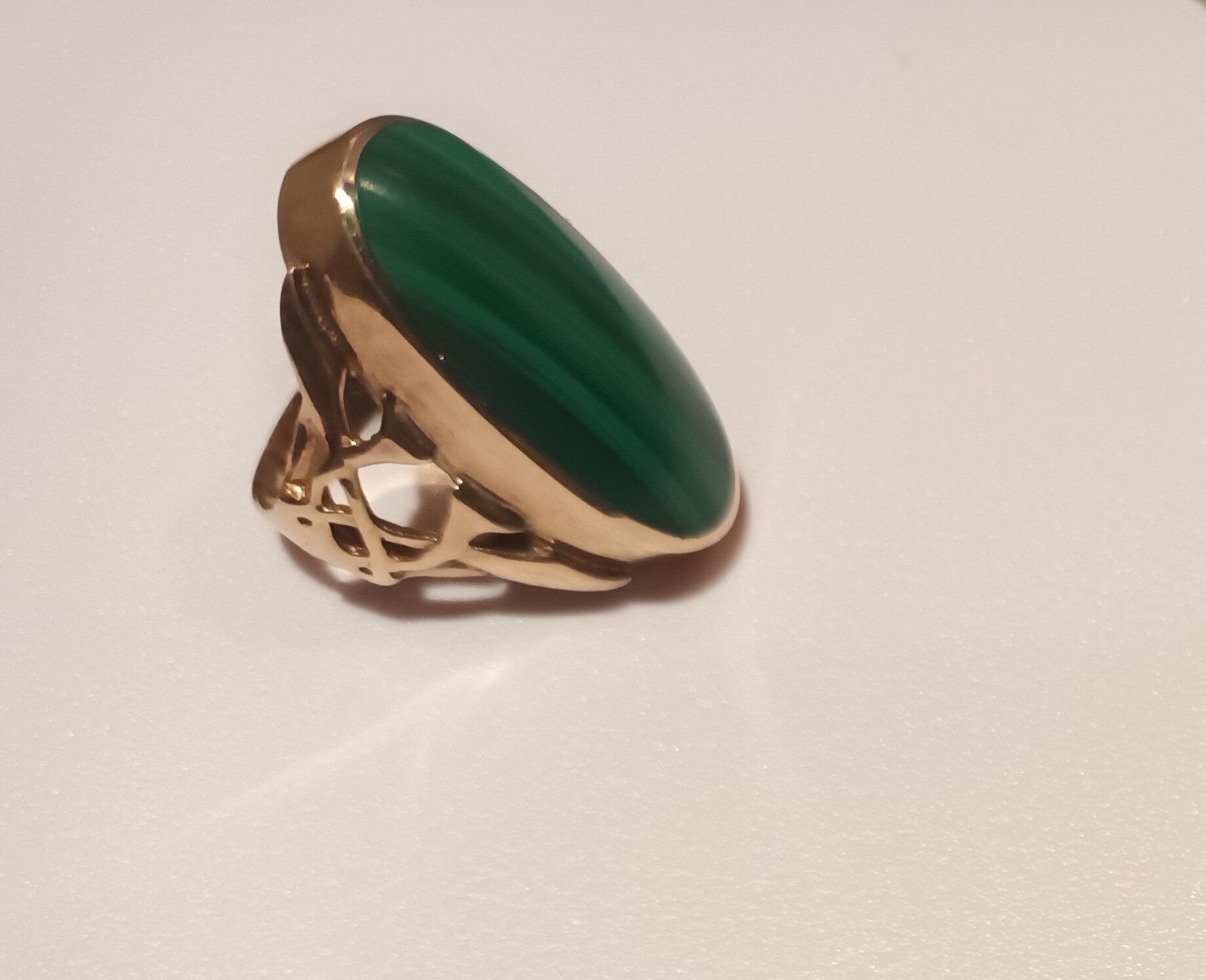 *SOLD* Women's 9ct yellow gold, Vintage Malachite ring 9.70g size U.S 7/U.K O
