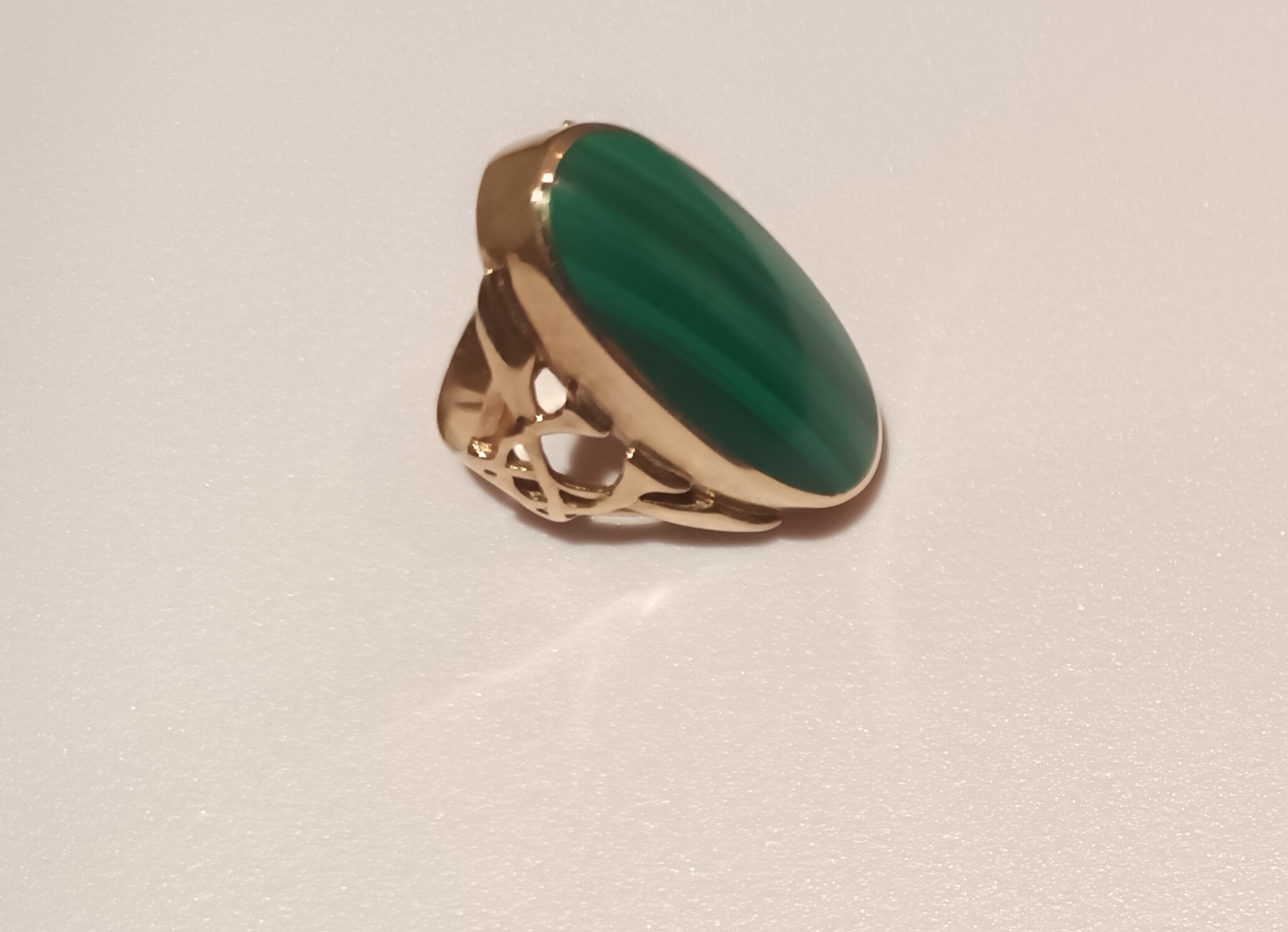 *SOLD* Women's 9ct yellow gold, Vintage Malachite ring 9.70g size U.S 7/U.K O