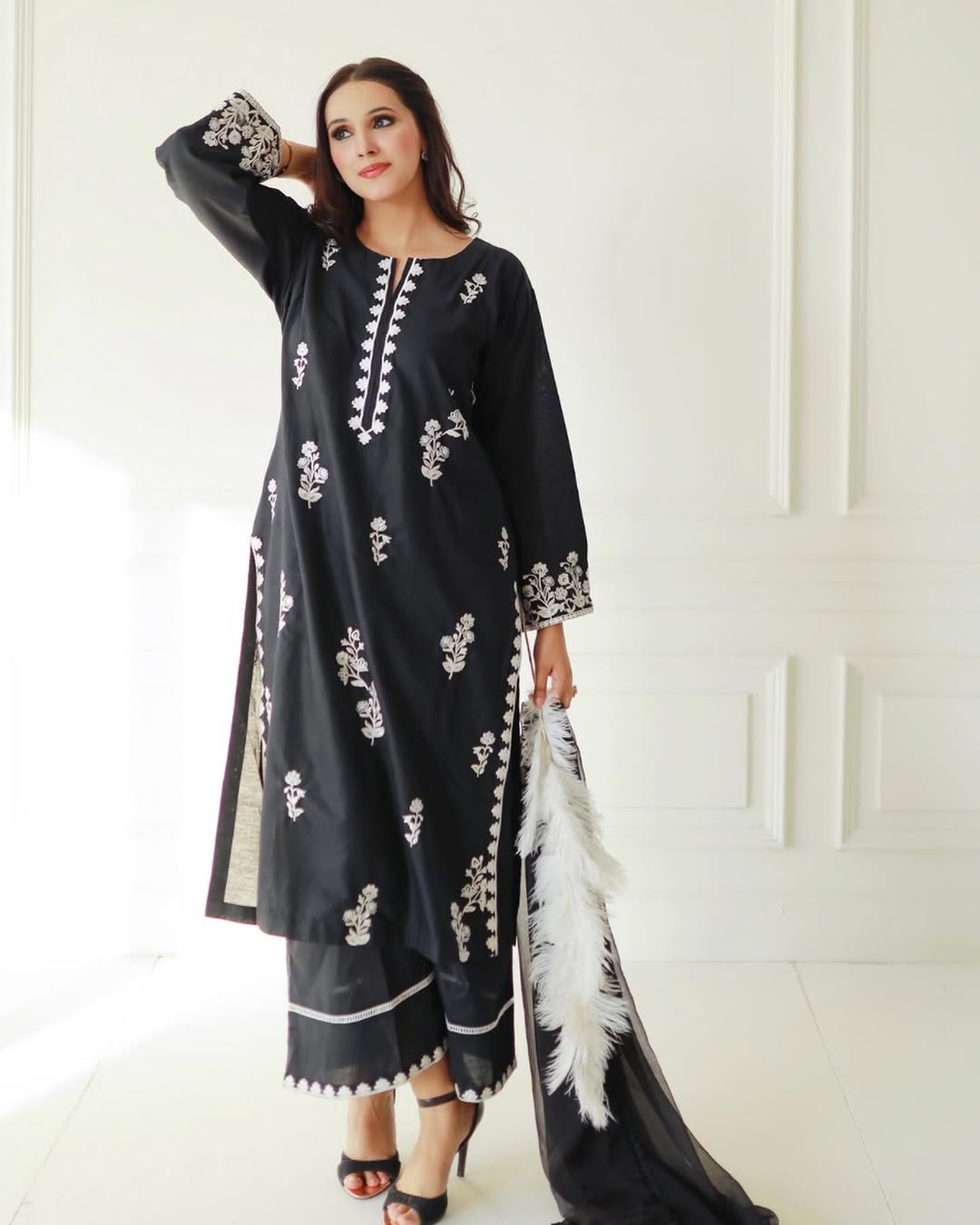 Delight black embroidery 2pc 
