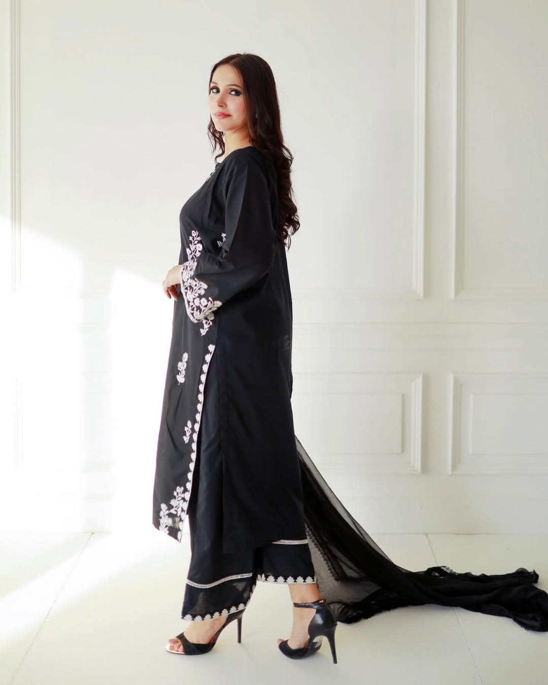 Delight black embroidery 2pc 