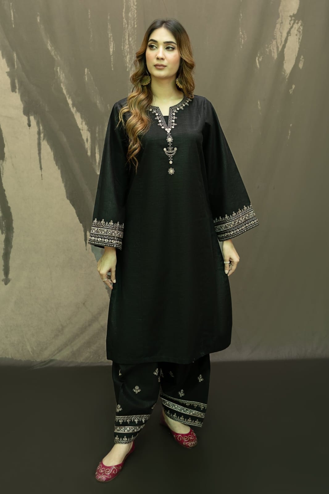 Black iris embroidery 2pc 