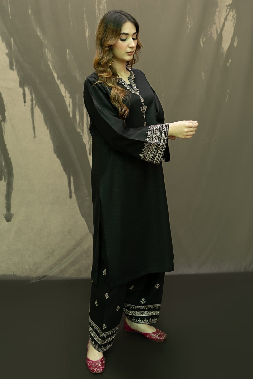 Black iris embroidery 2pc 