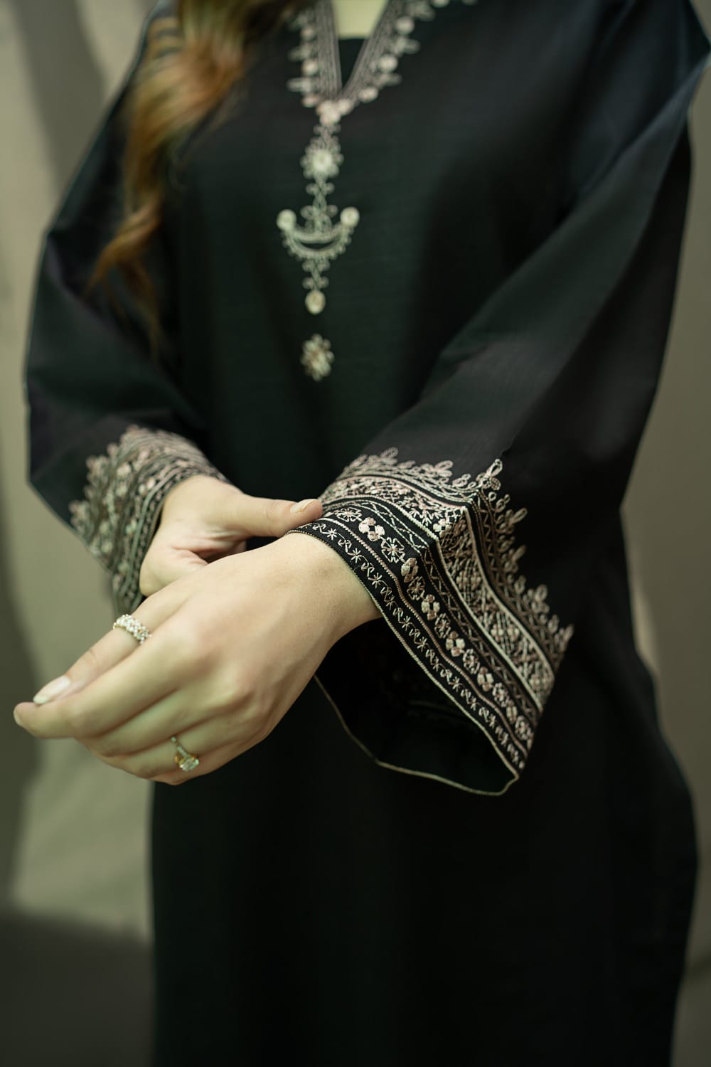 Black iris embroidery 2pc 