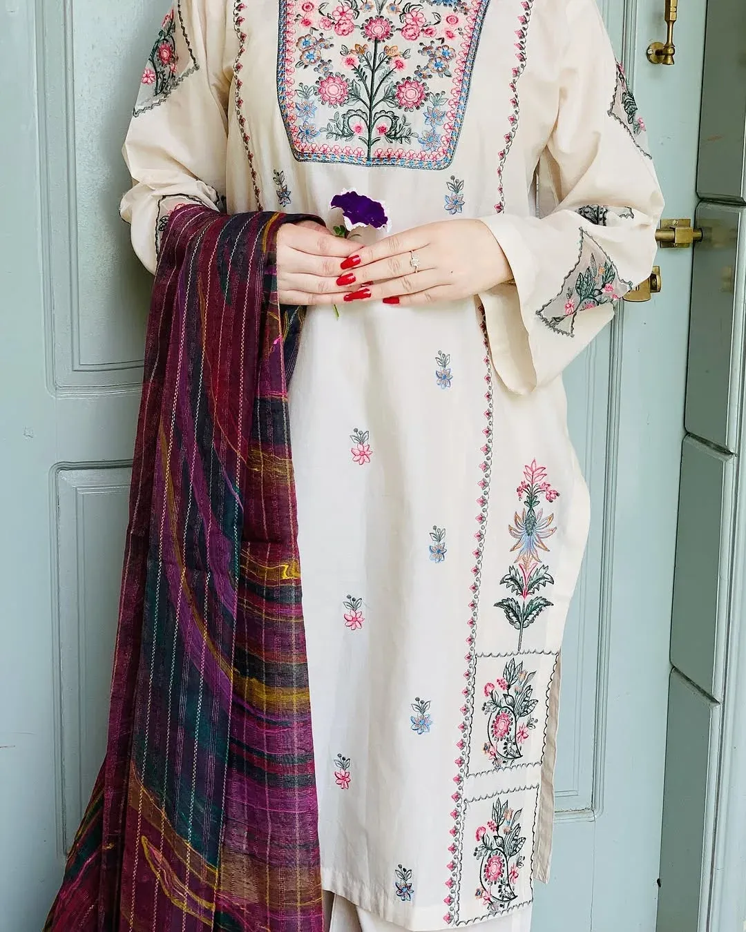 Naz embroidered 2pc | Tyba Clothing 