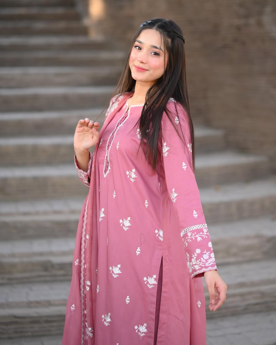 NAZNEEN EMBROIDERY 3PC-Lawn Collection 