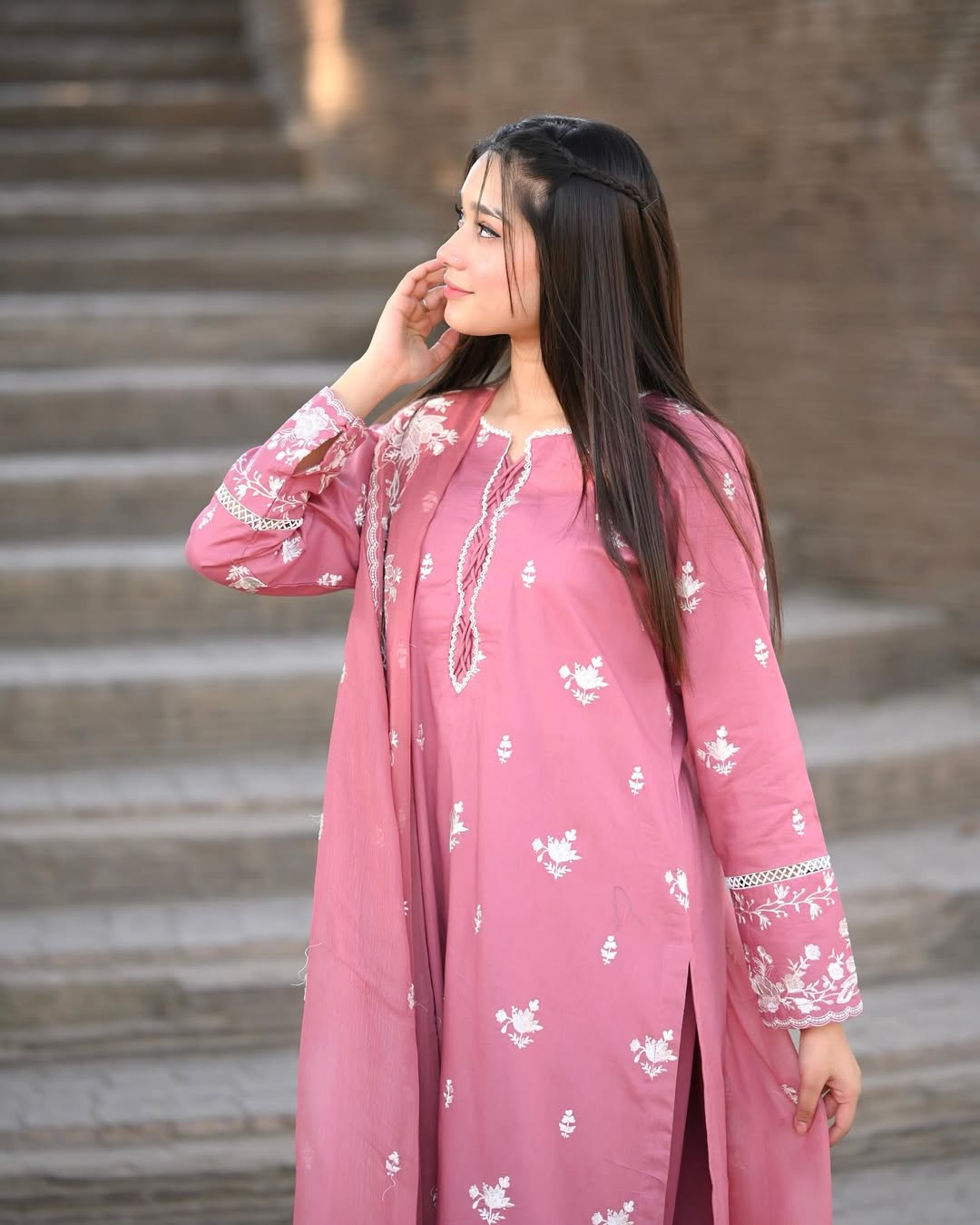 NAZNEEN EMBROIDERY 3PC-Lawn Collection 