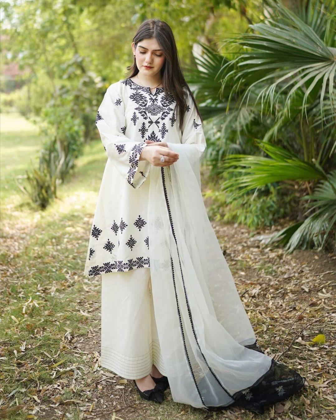 JUNA  LAWN EMB 3PC
