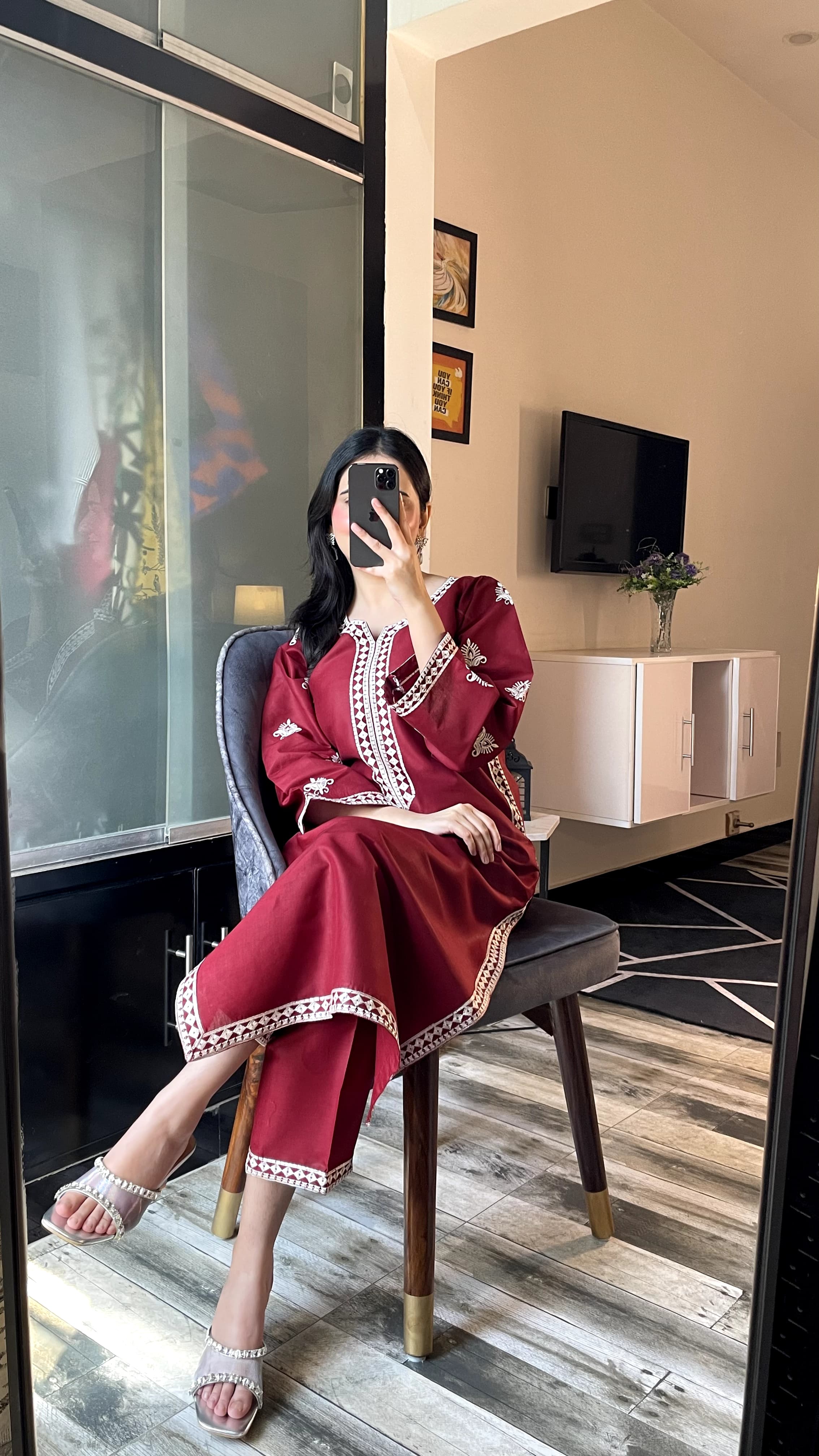 Lilly Embroidery 2pc