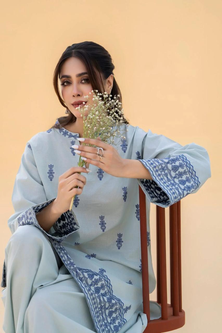 DAINA LAWM 2PC ( FARSHI SHALWAR) 