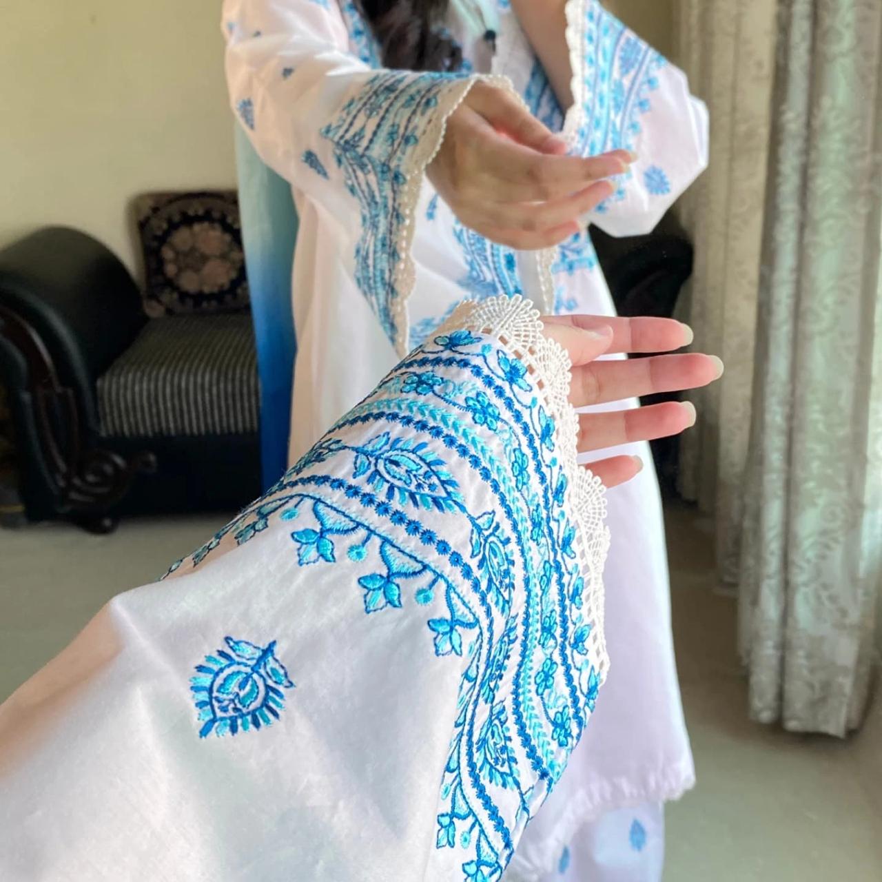 WHITE/BLUE LAWN 3PC ( FARSHI SHALWAR) 