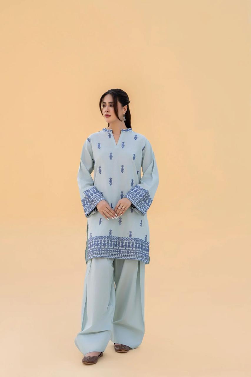 DAINA LAWM 2PC ( FARSHI SHALWAR) 