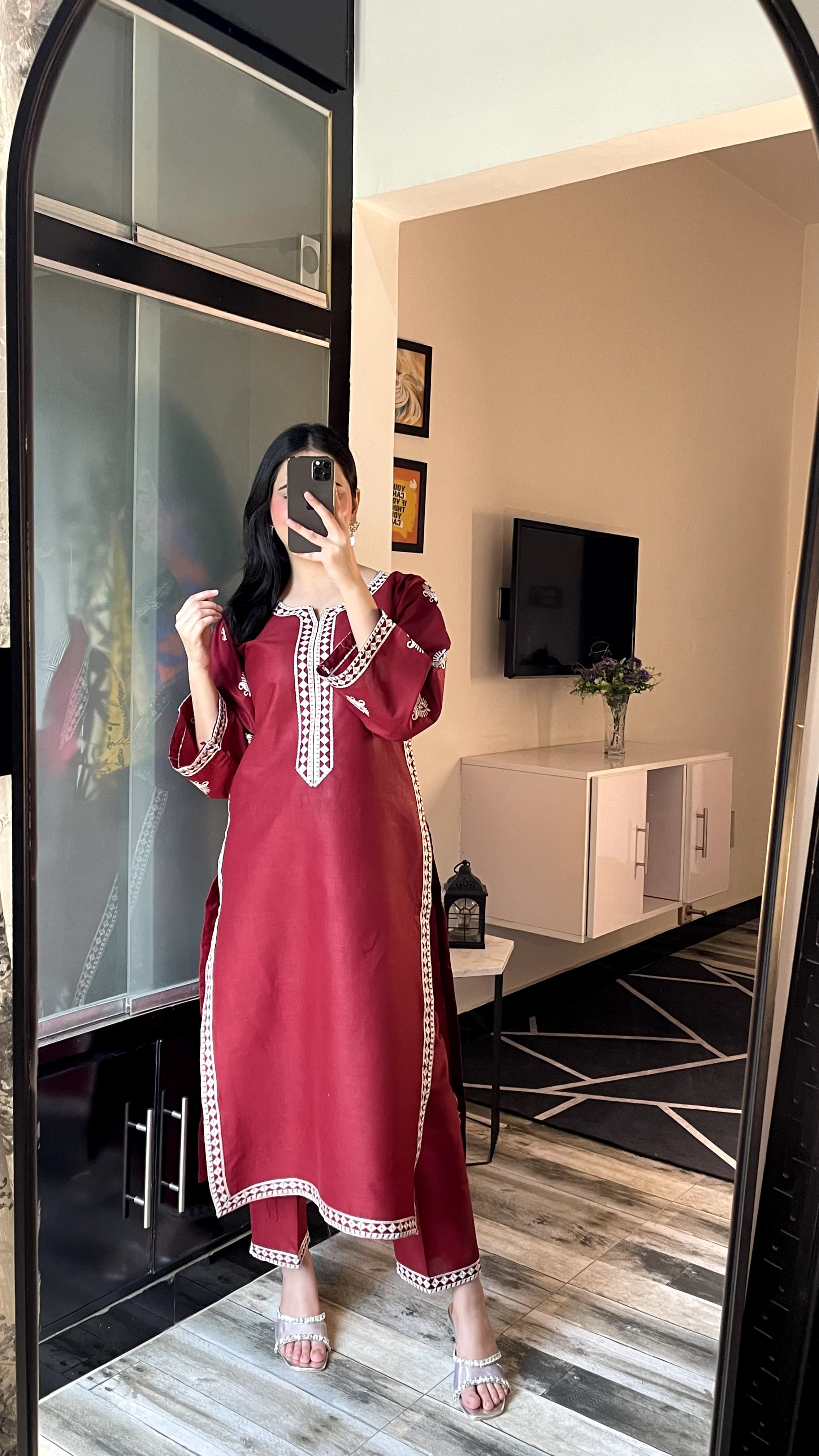 Lilly Embroidery 2pc