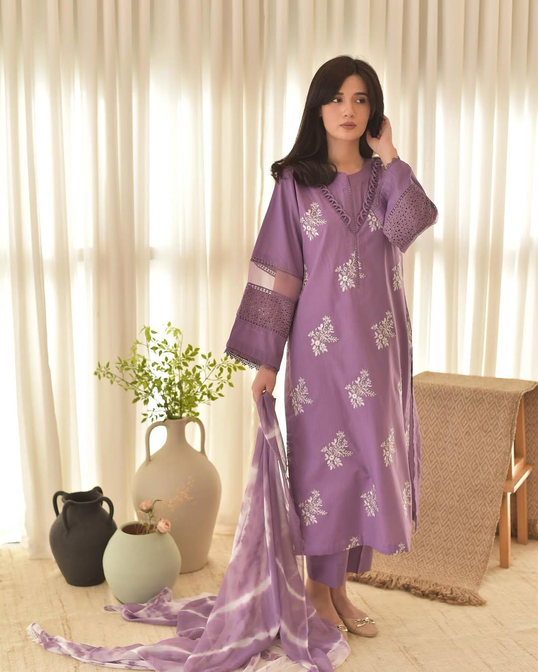 Hooriya Embroidered 3pc (lilac)