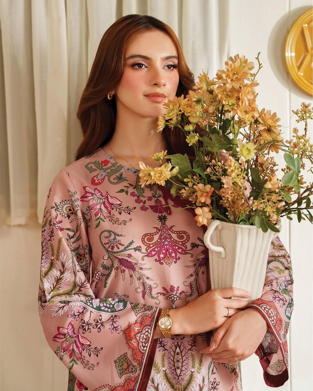 Embroidered Pink Kurti set