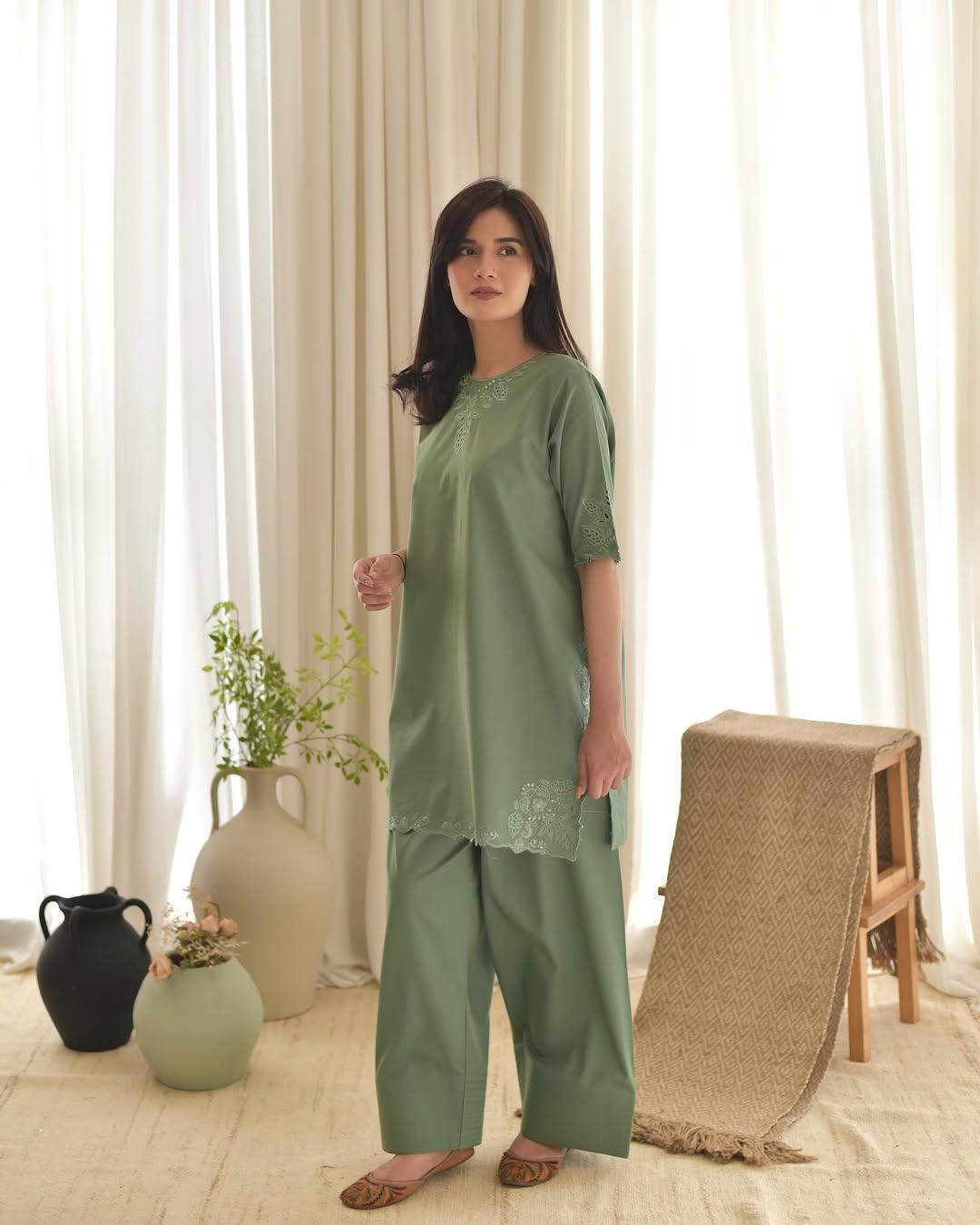 Aira Lawn 3pc Stiched