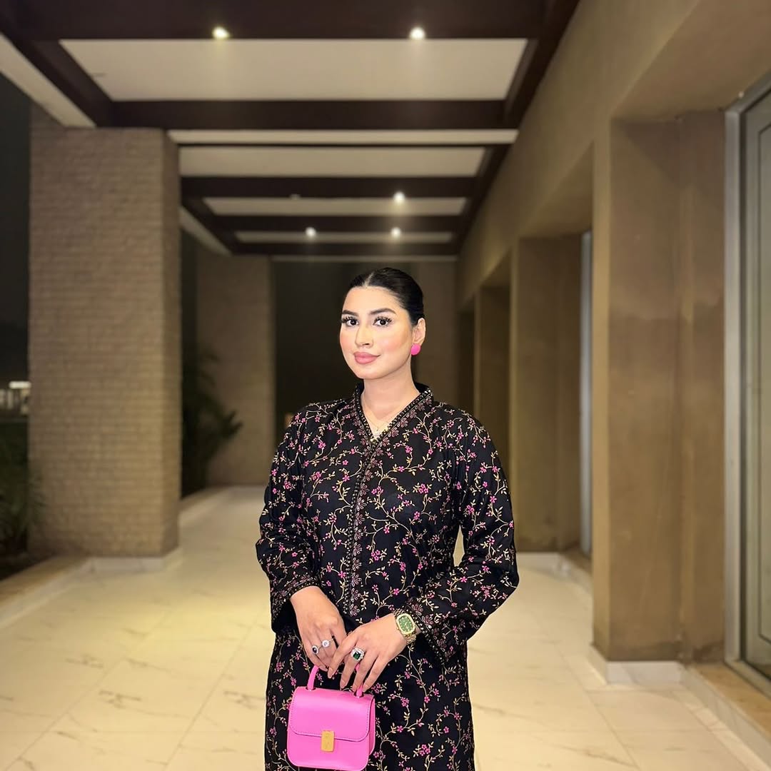 Midnight gold rabia Faisal