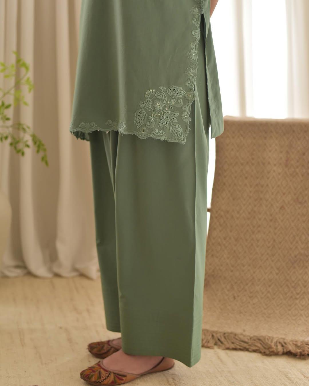 Aira Lawn 3pc Stiched 