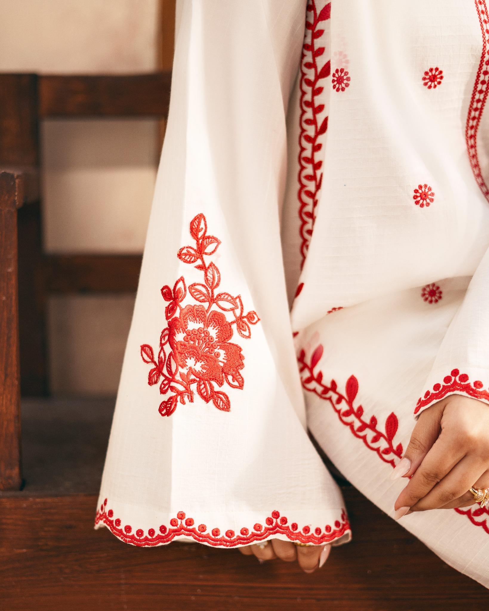 Alyana embroidery 2pc