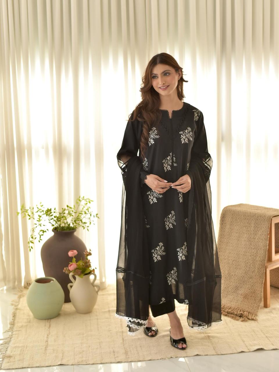 Hooriya Embroidered 3pc (Black)