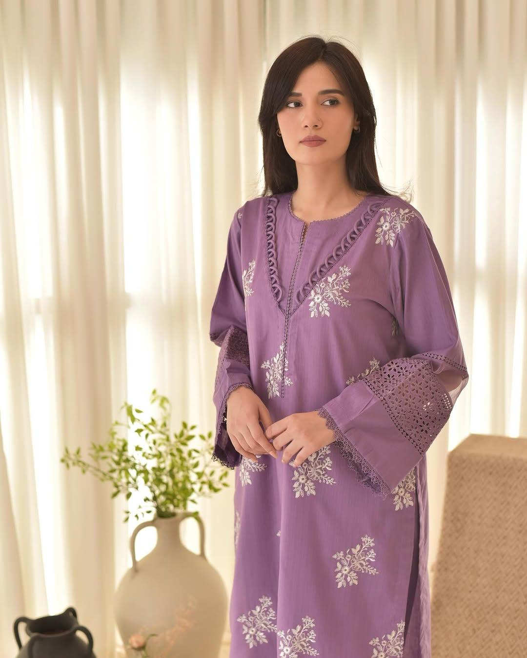 Hooriya Embroidered 3pc (lilac)