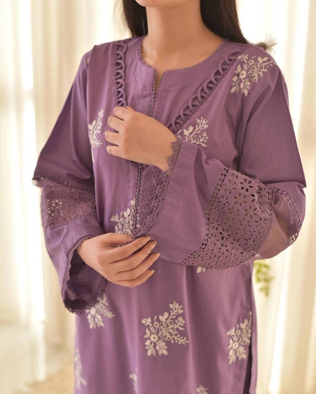 Hooriya Embroidered 3pc (lilac)