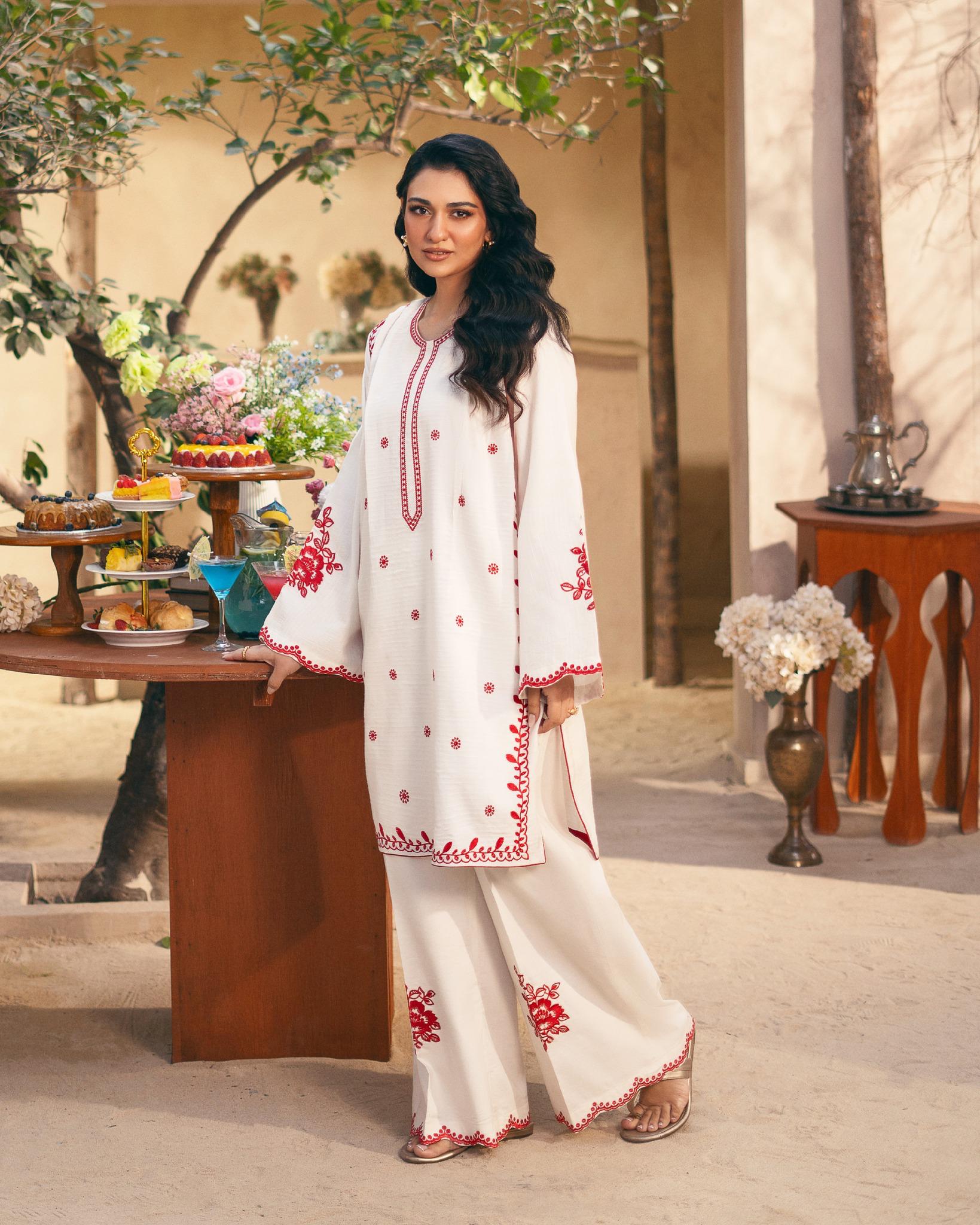 Alyana embroidery 2pc