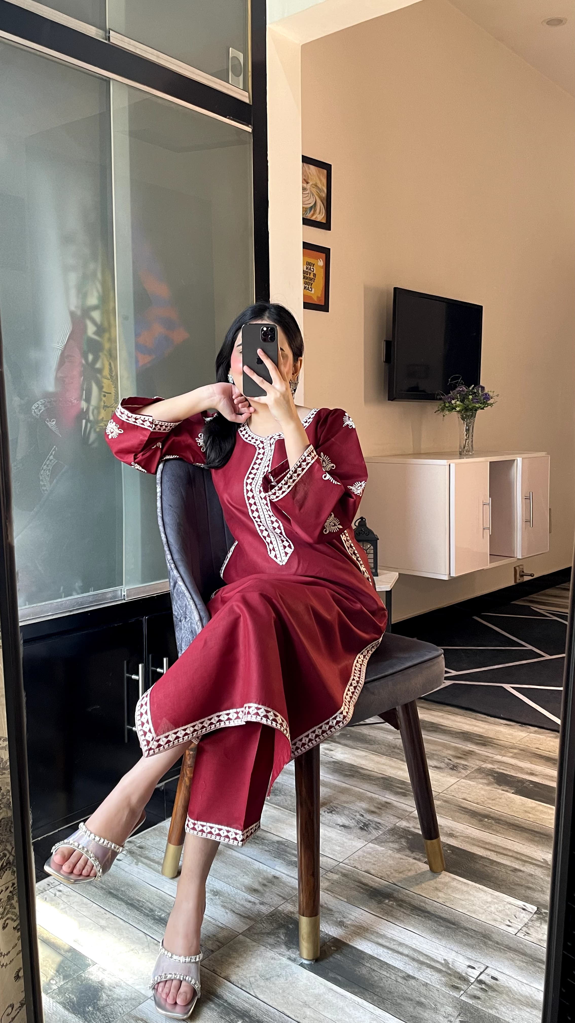 Lilly Embroidery 2pc