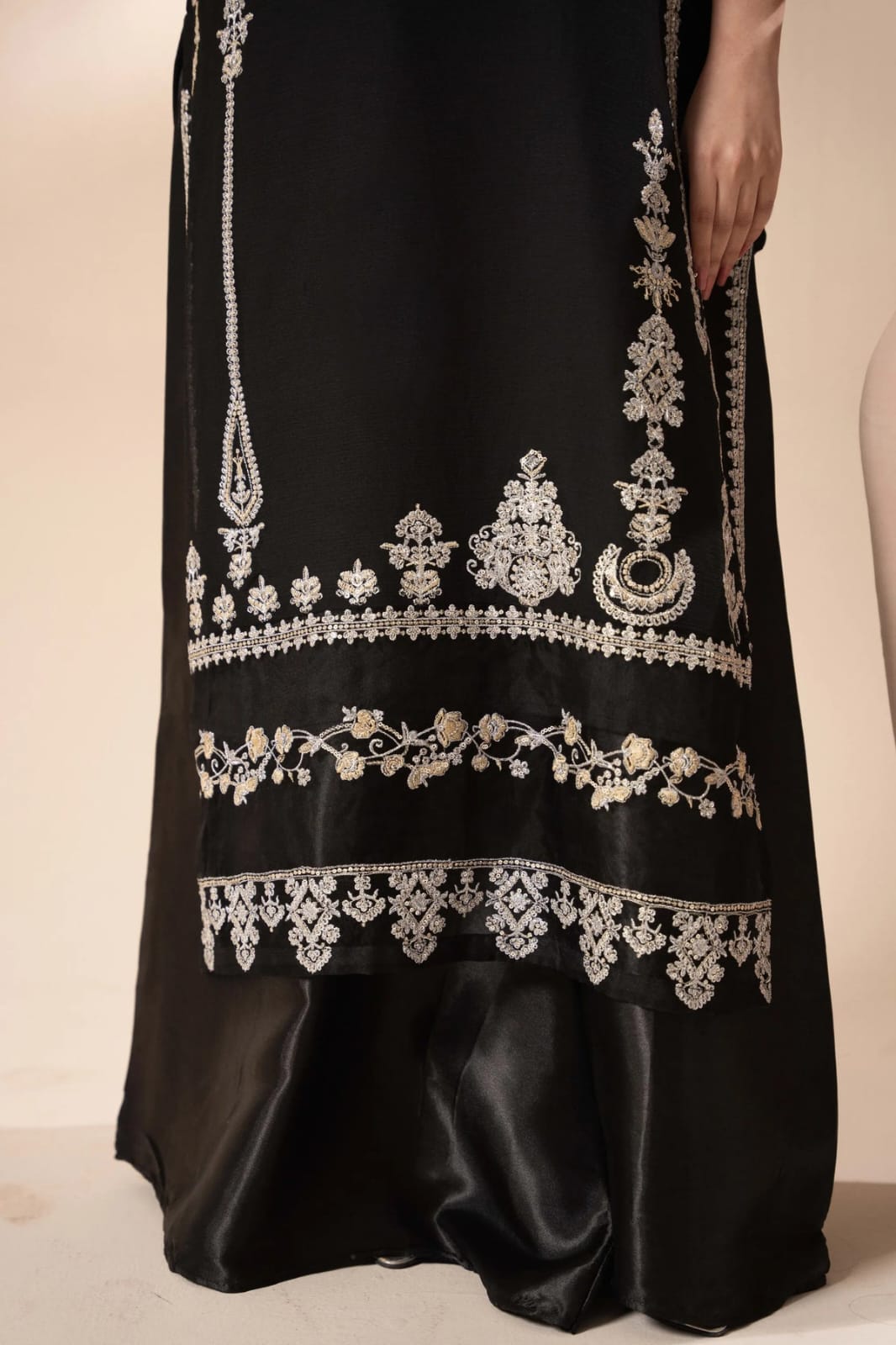 Agha jaan shefon embroided 3pc - black
