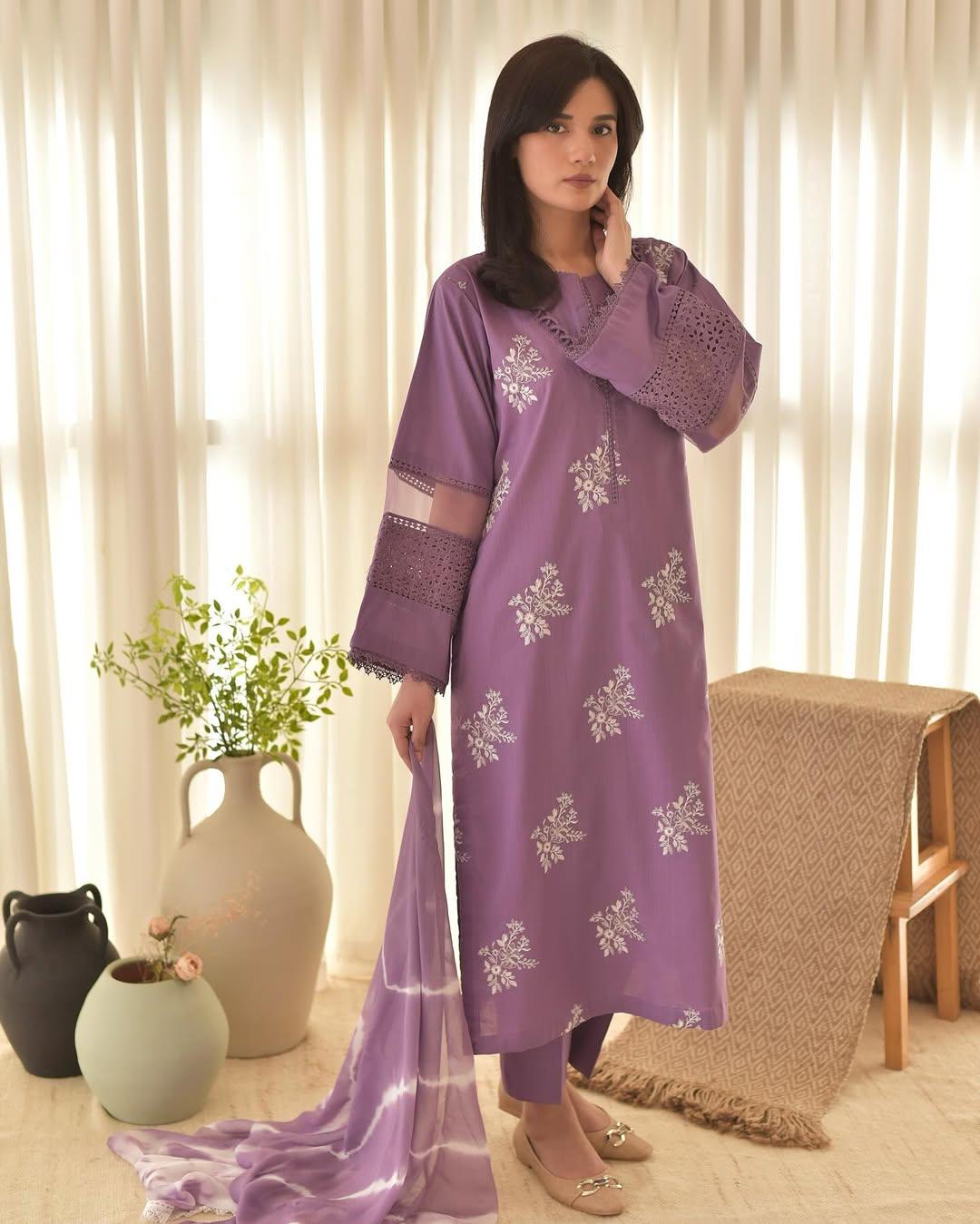 Hooriya Embroidered 3pc (lilac)