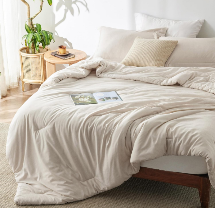 Queen Comforter Set - Beige Comforter Queen Size, Soft Bedding for All Seasons, Cationic Dyed Bedding Set, 3 Pieces, 1 Comforter (90"x90") and 2 Pillow Shams (20"x26"+2")