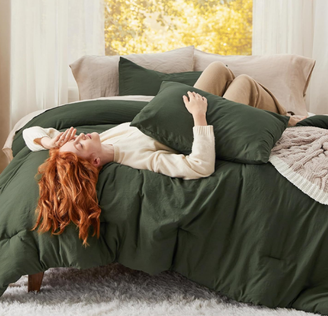 King Size Comforter Set, Dark Green Soft Prewashed Bed Comforter for All Seasons, 3 Pieces Warm Bedding Sets, 1 Lightweight Comforter (104"x90") and 2 Pillowcases (20"x36")