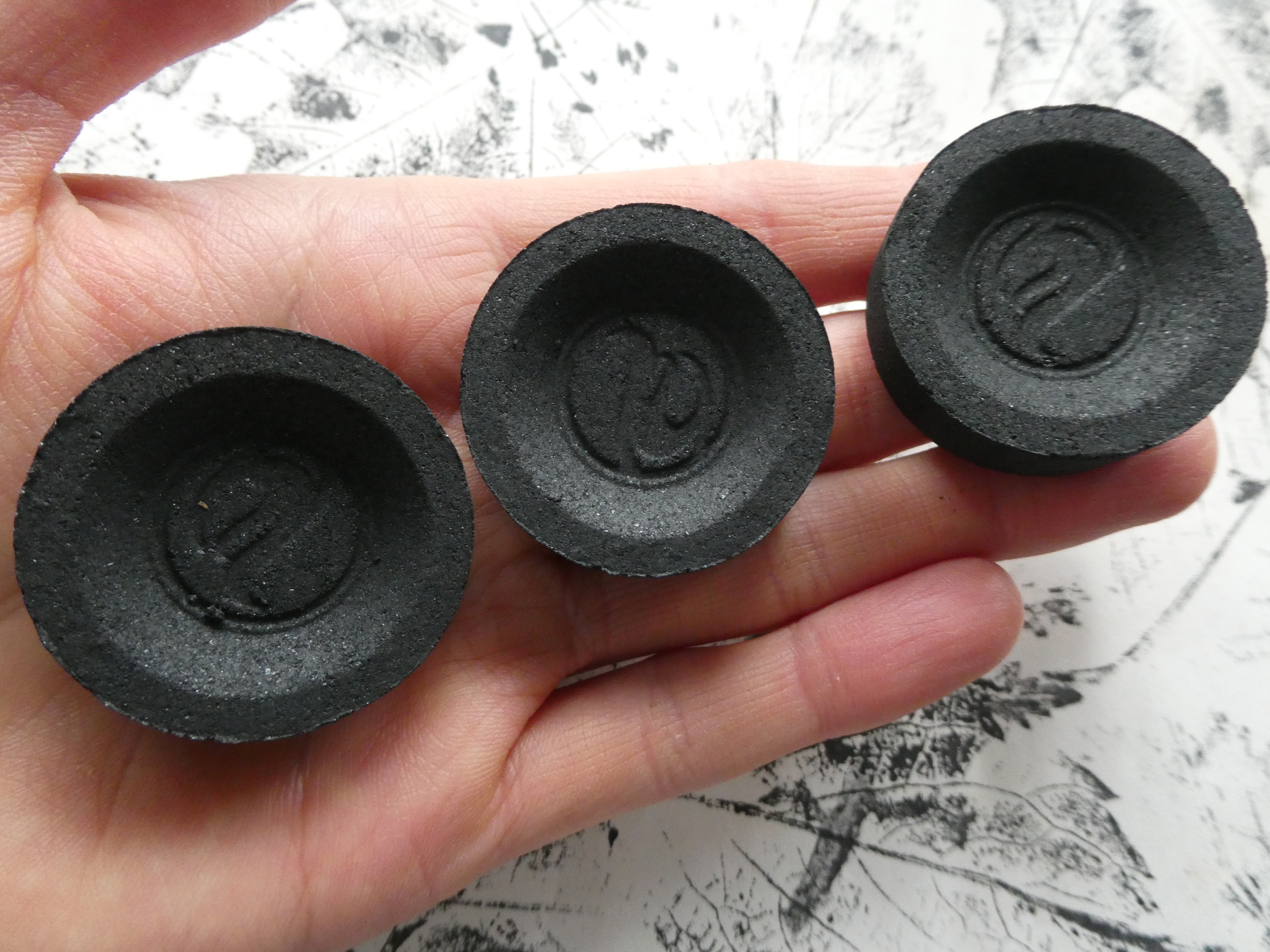 Kokoso Angliukai Dervų/ Birių Smilkalų Smilkymui