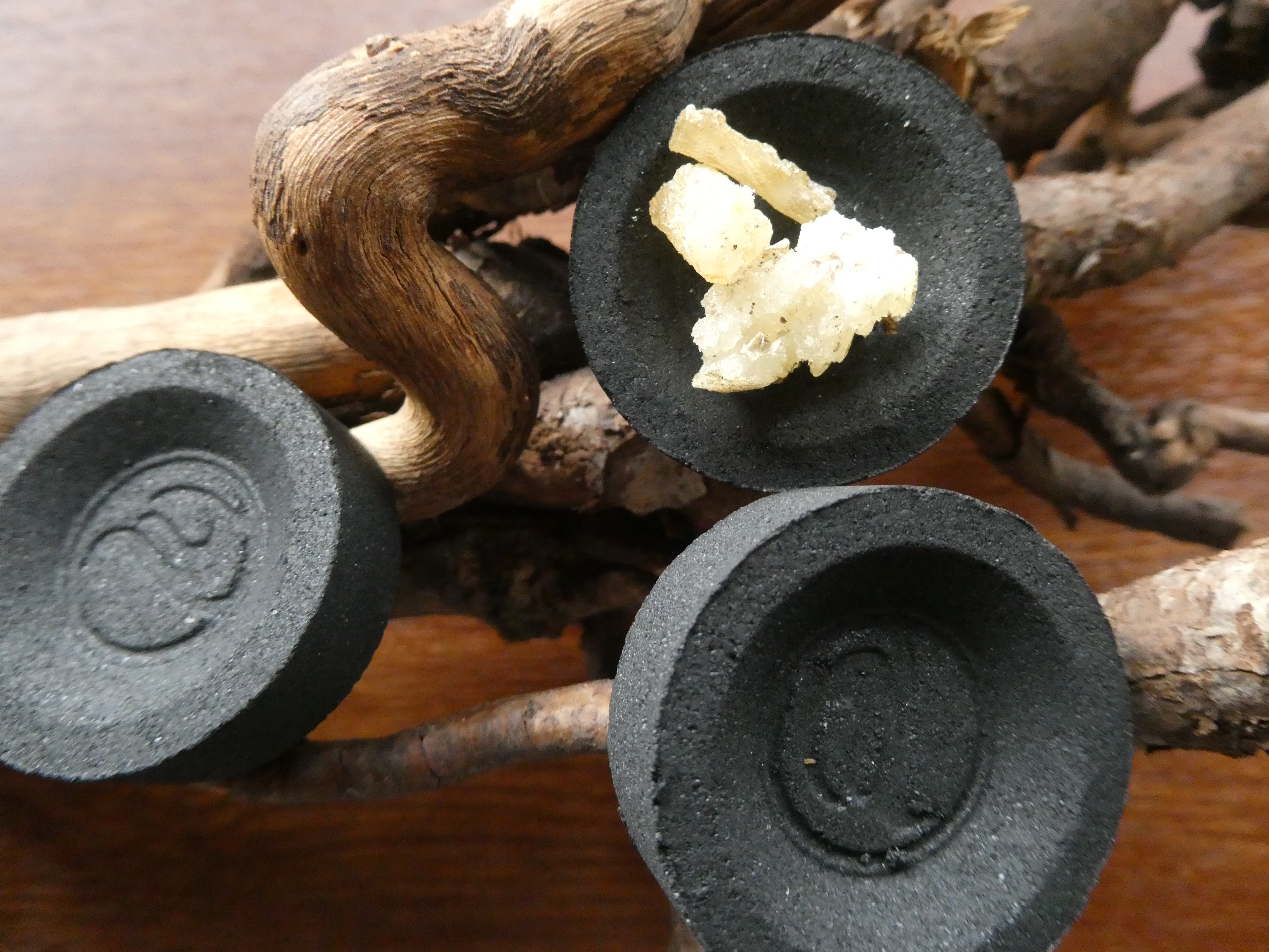 Kokoso Angliukai Dervų/ Birių Smilkalų Smilkymui