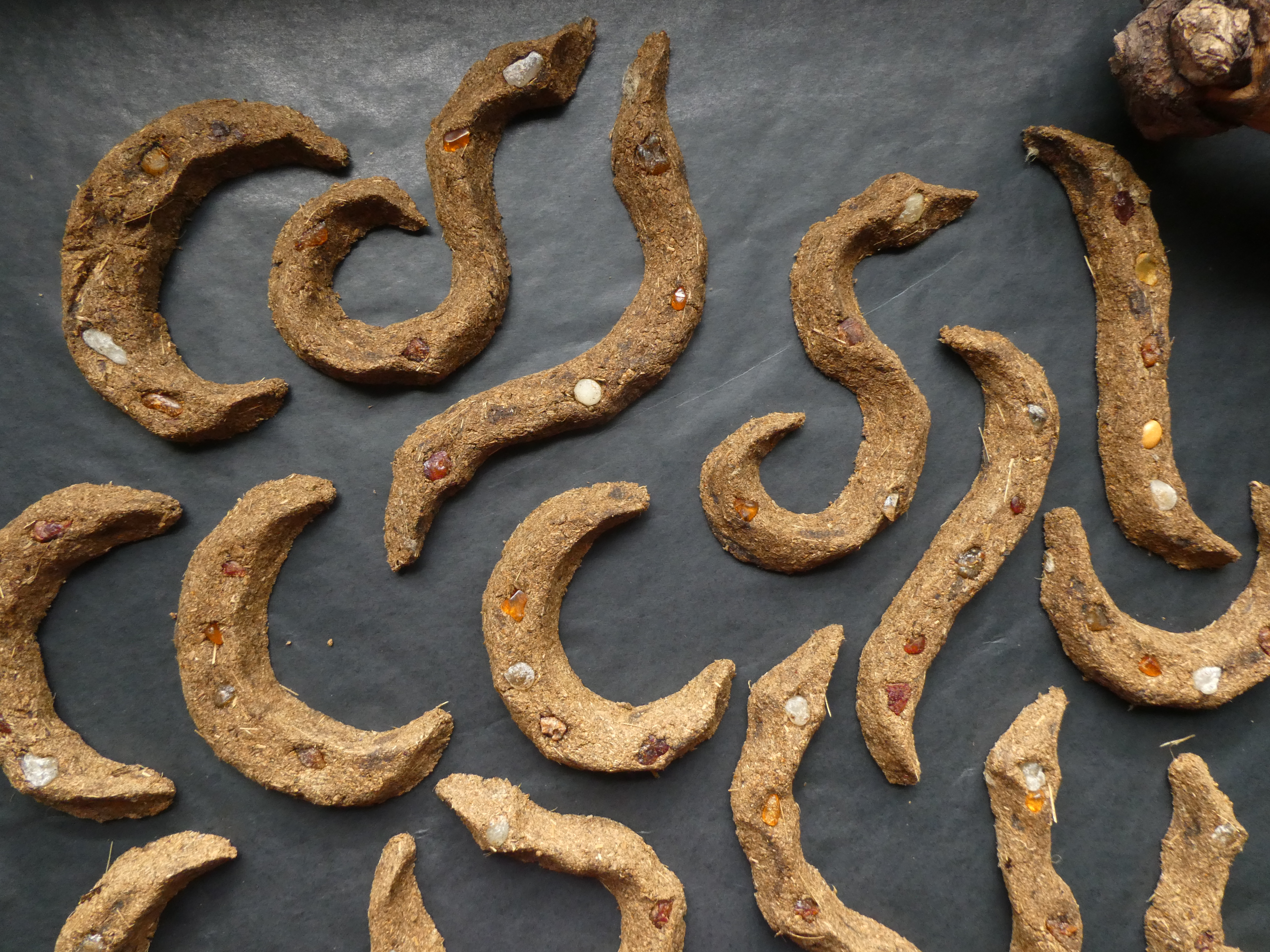 LAILA Smilkalai Su Frankincense, Mira, Gintaru, Bičių Pikiu