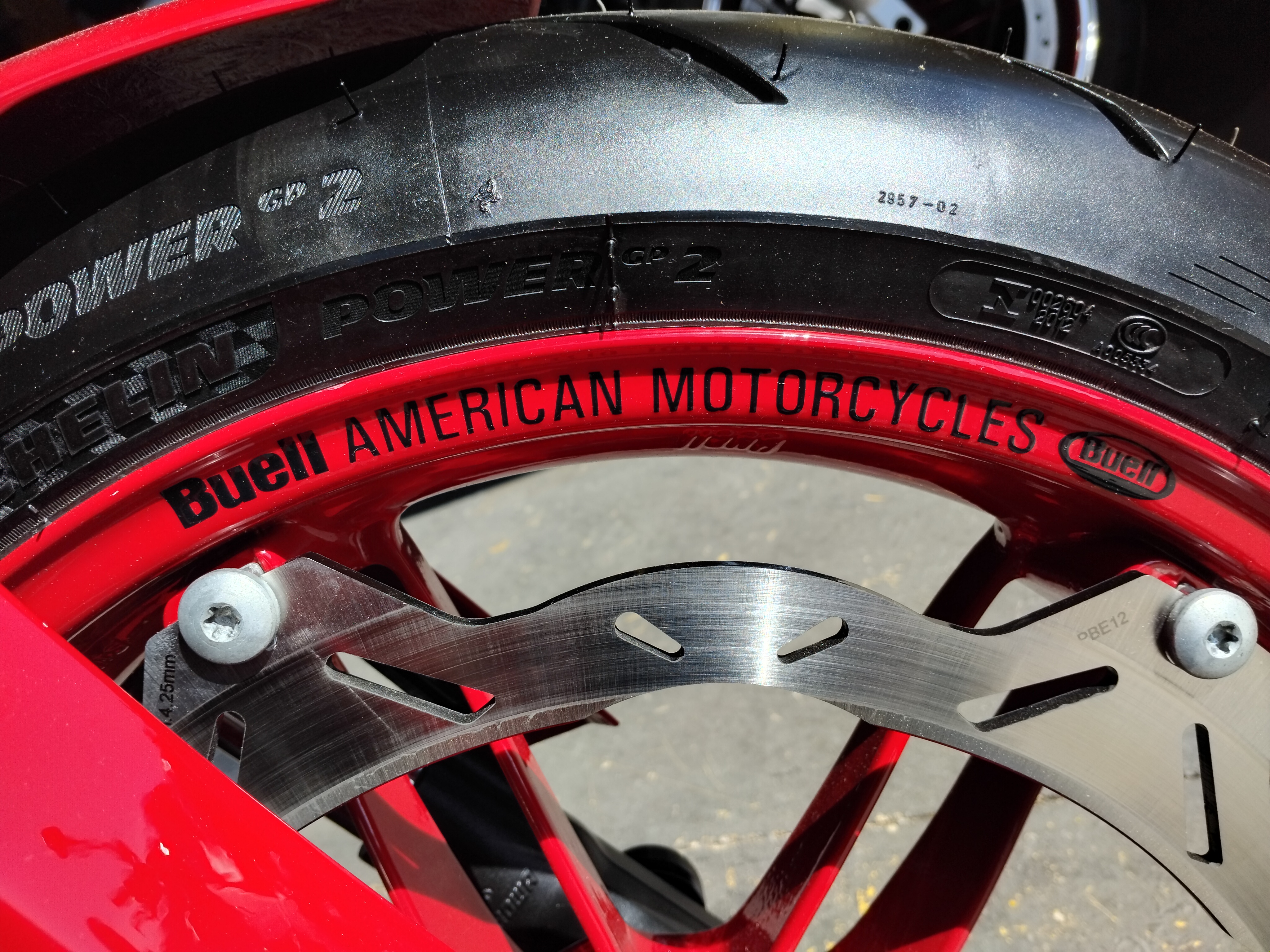 Stickers cerclage de jante avec logo