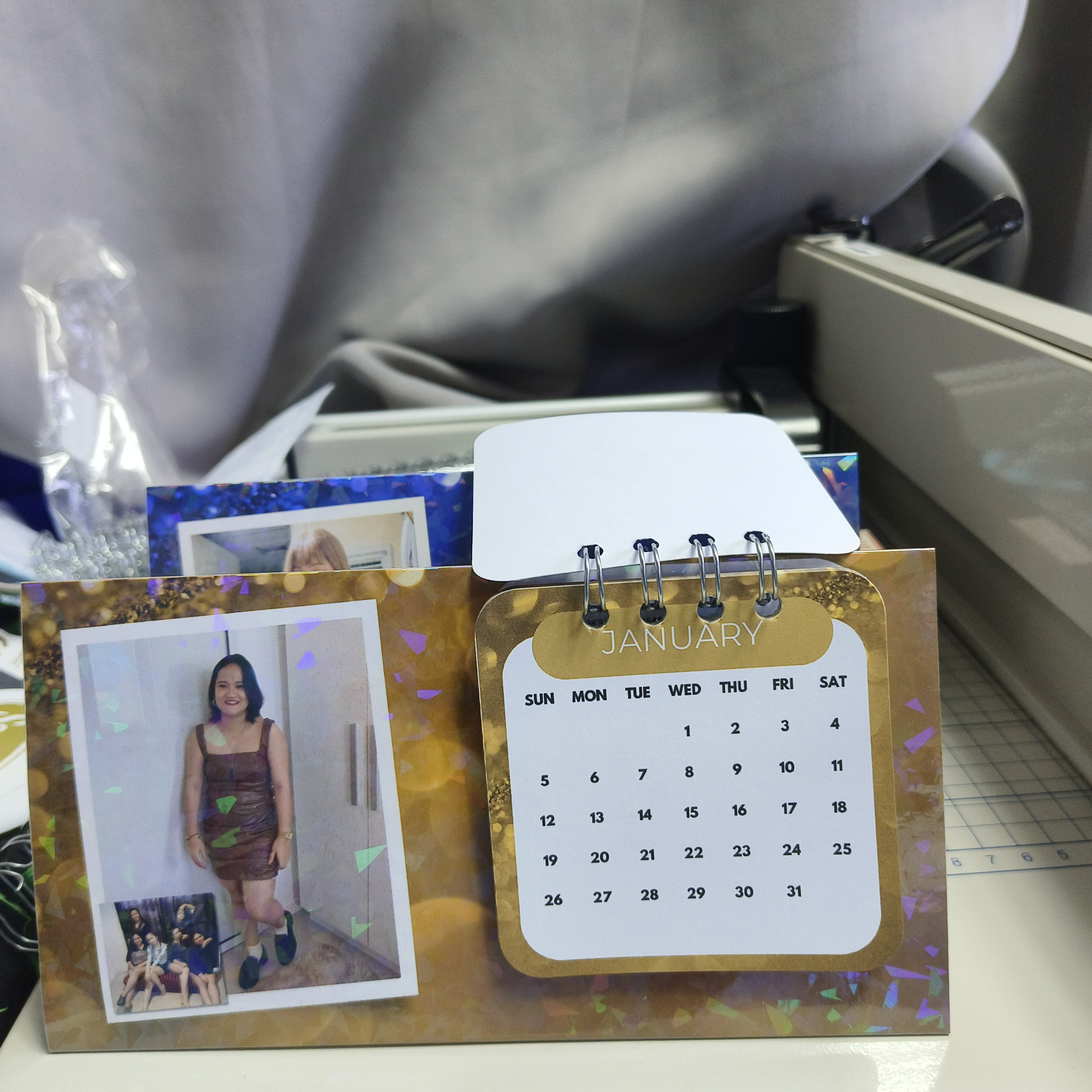 Folded/Tent Desk Calendar (Thick)