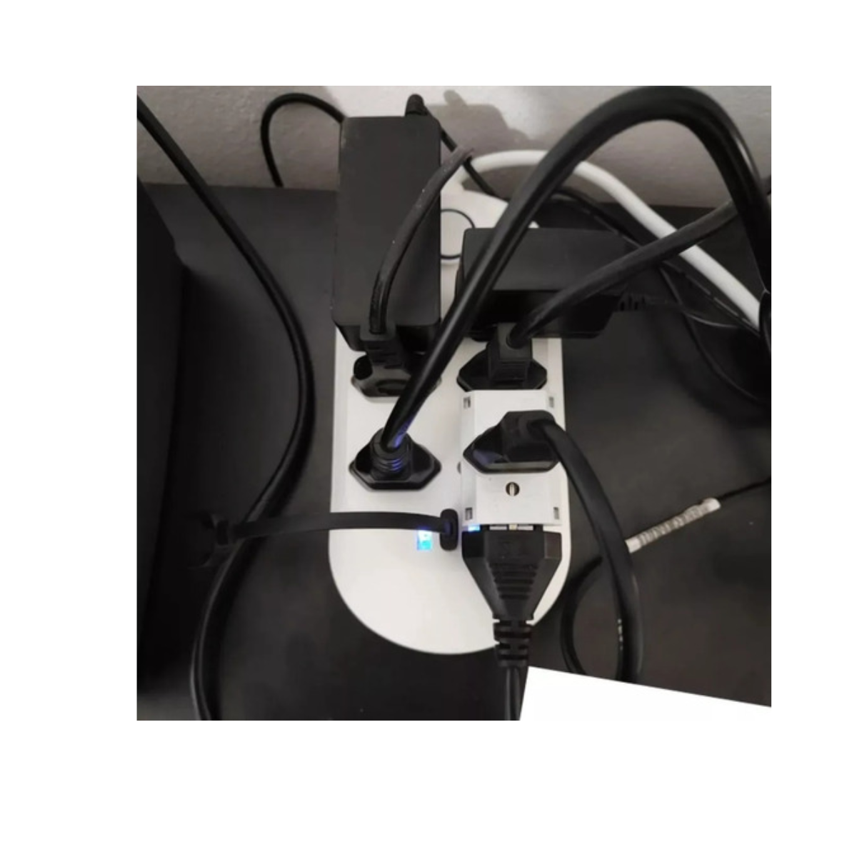 Régua Extensão 6 Tomada ELETRICA 3 Usb PARA CARREGAR CELULAR DIRETO