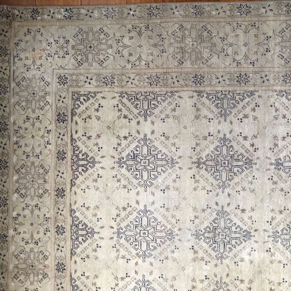 5x7 Ivory Vintage Rug