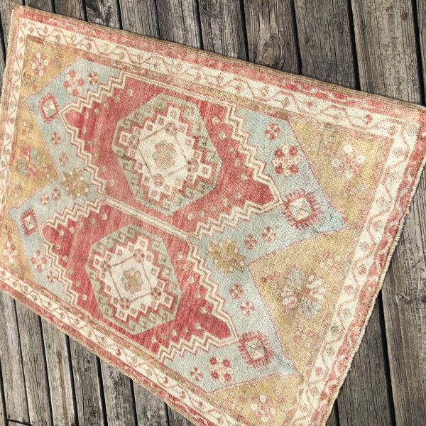 4x4 Muted Accent Rug