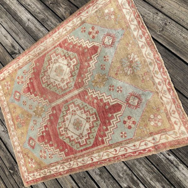 4x4 Muted Accent Rug