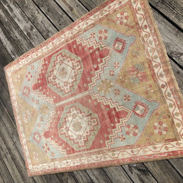 4x4 Muted Accent Rug