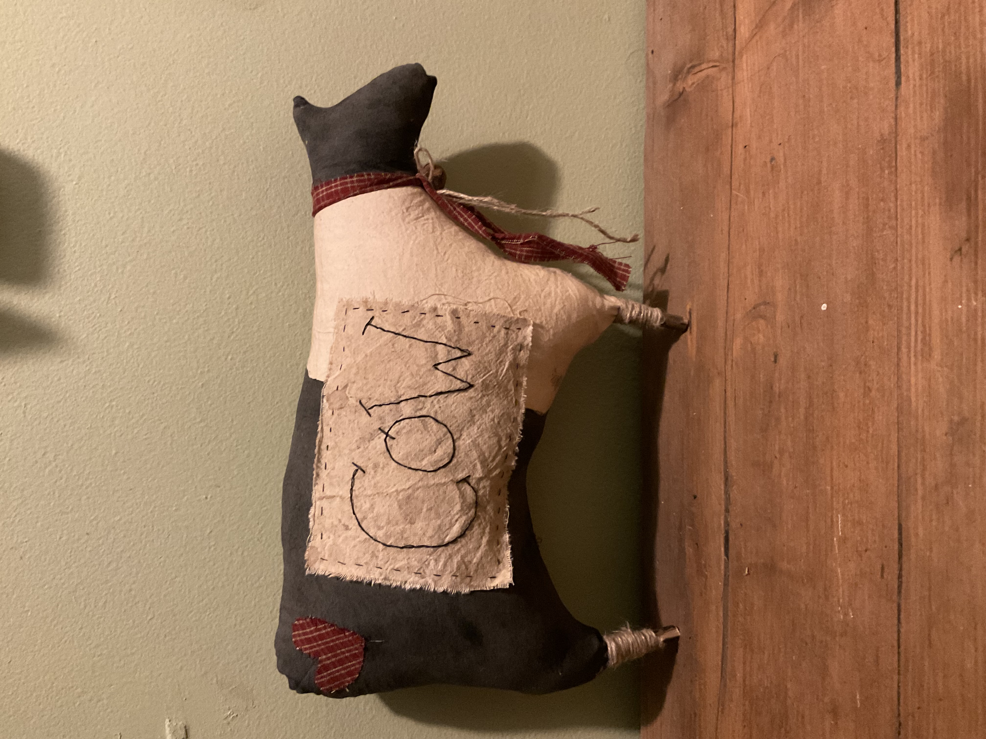 Primitive cow shelf sitter